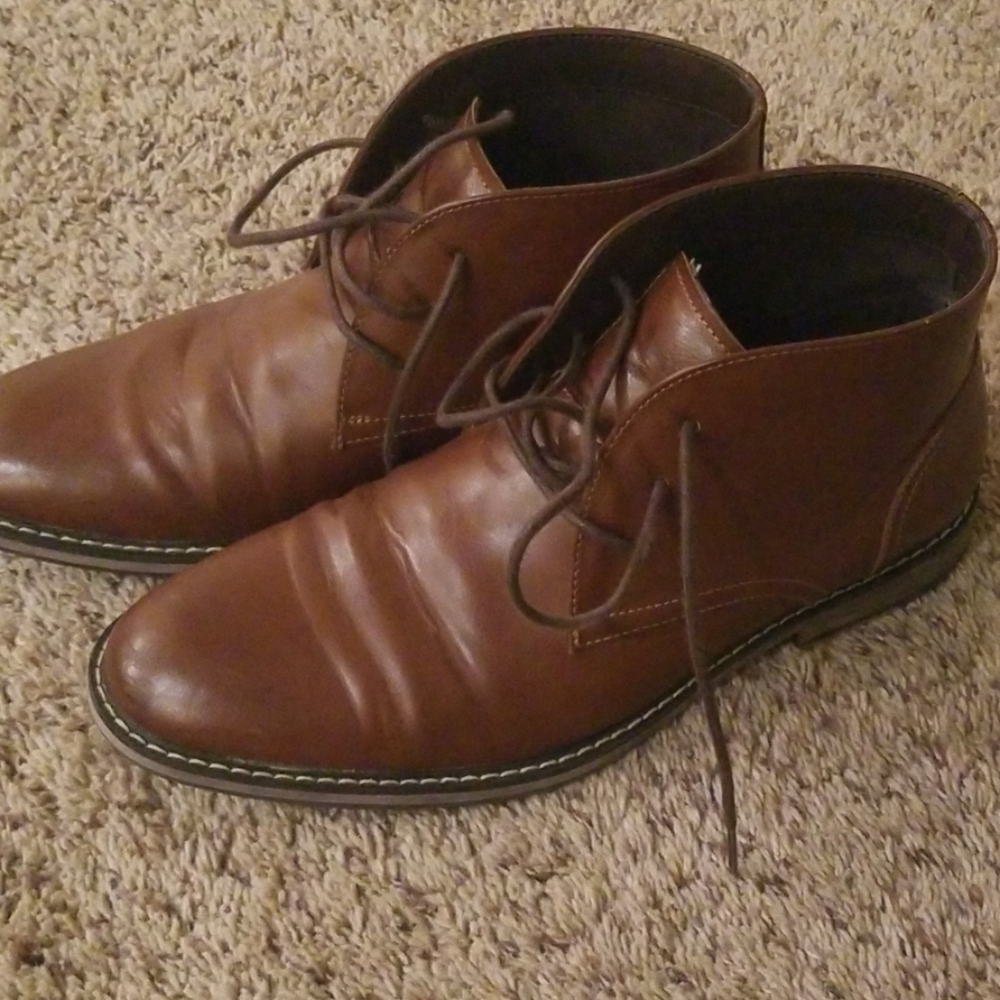 Express Mens size 9 boot